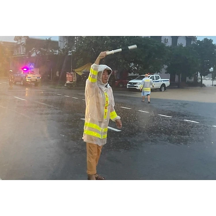 quần áo mưa cảnh sát giao thông