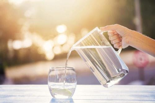 Việc uống đủ nước trước khi làm xét nghiệm nước tiểu rất quan trọng
